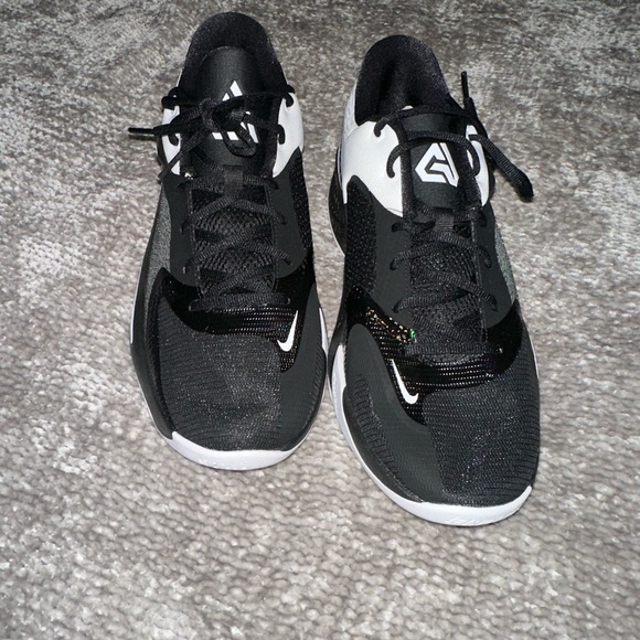 Nike Zoom Freak 4 Black and White Limited  NEVER WORN - Picture 2 of 6